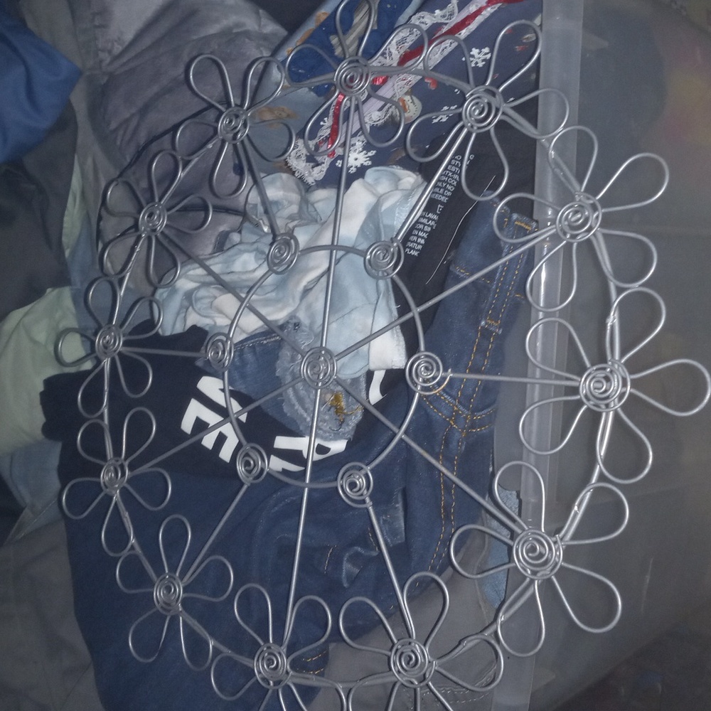 Metal wall photo holder